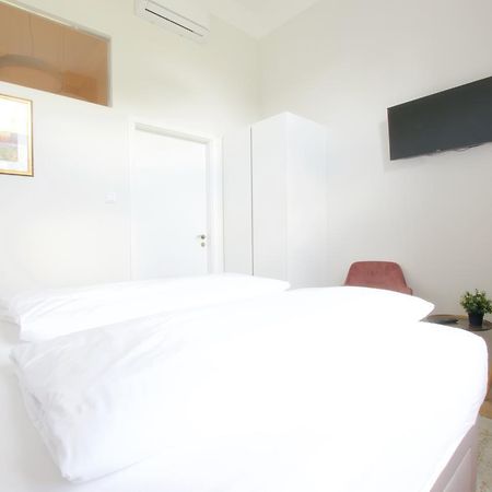 Europest Luxury Suites Будапеща Екстериор снимка